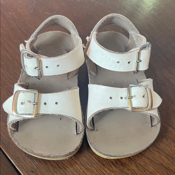 Sun San white Kids Sandals with Buckle Straps 3 - Picture 1 of 6